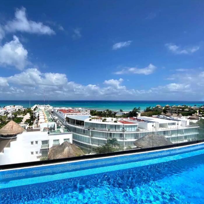 Apts 200m from beach sleeps 10