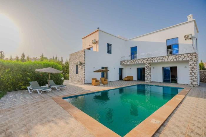 villa soleil 4 chambres vue panoramique avec piscine