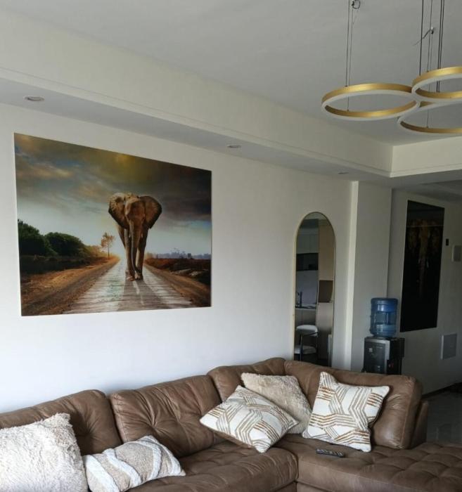 Luxury 3 BedEnsuite Apartment at One Riverside with Pool, Gym, Sunset Balcony & Optional Car Driver