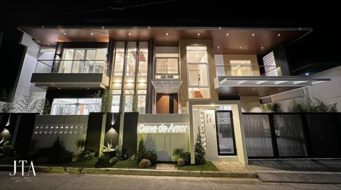 Luxury House with Private Pool for Gathering