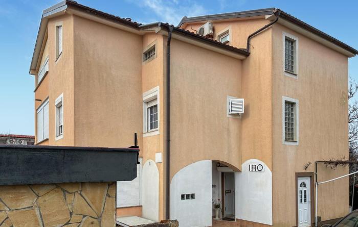 Pet Friendly Apartment In Vrsi With Wifi