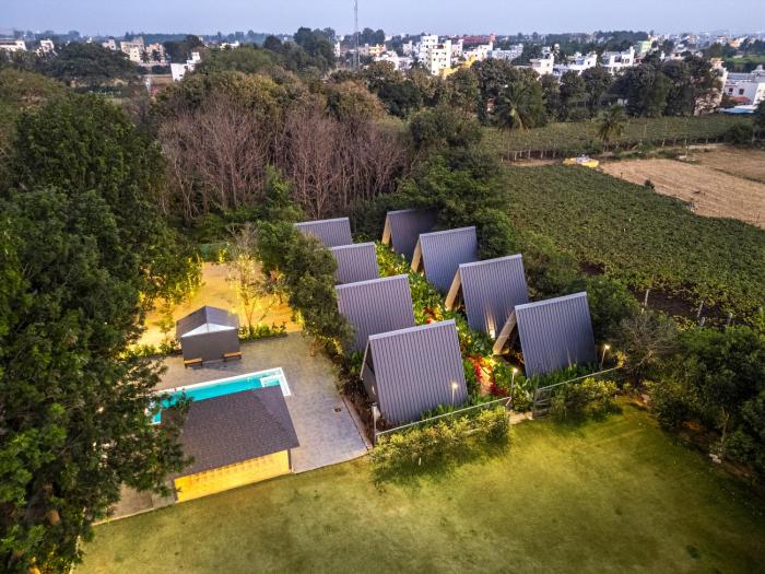 Alaya stays Inara Retreat Pet-Friendly 1-Cottage with a Mezzanine Loft, Shared Pool, and Garden