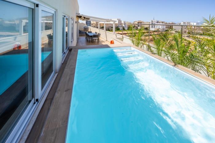 Designer Luxury Penthouse with Private Pool & BBQ