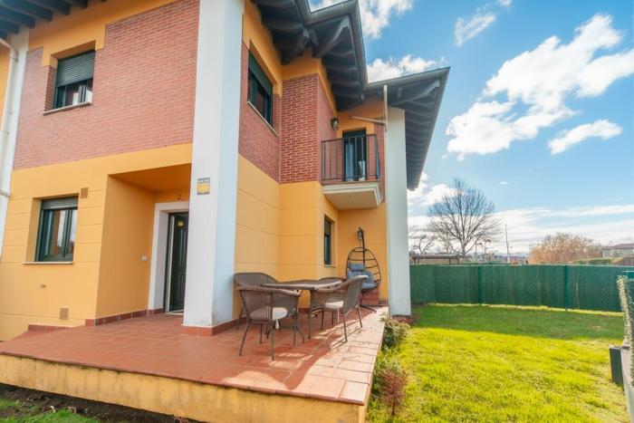 La Casa del Columpio, Comillas