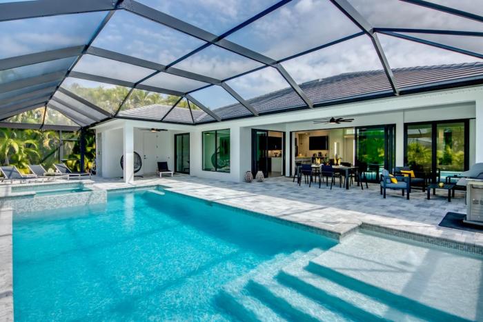 CoralVilla Melody - new, modern, pool & spa, BBQ