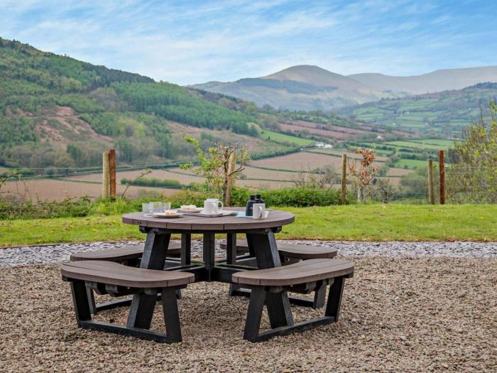 3 Bed in Crickhowell oc-bn124