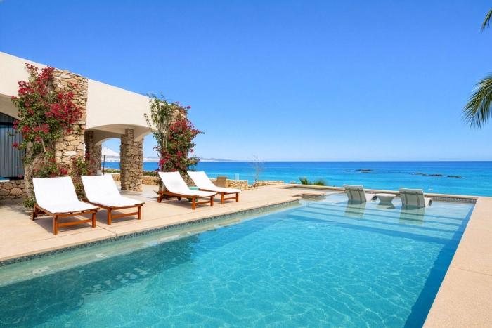 Oceanfront Villa with Heated Pool Hot Tub and BBQ