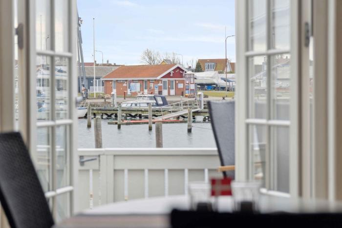 Lovely Holiday Home With Harbor View