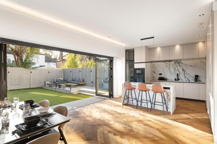 Spacious 5-Bedroom Family Home in Prime Location