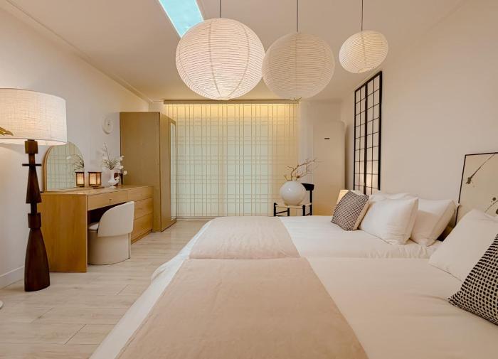 Seocho,Gangnam,Garosu-gil,COEX,Family accommodation,Itaewon 20 minutes