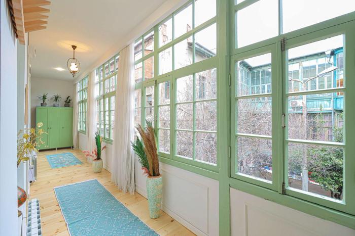 Heart of Tbilisi Stylish 2-Bedroom Apt - Wehost