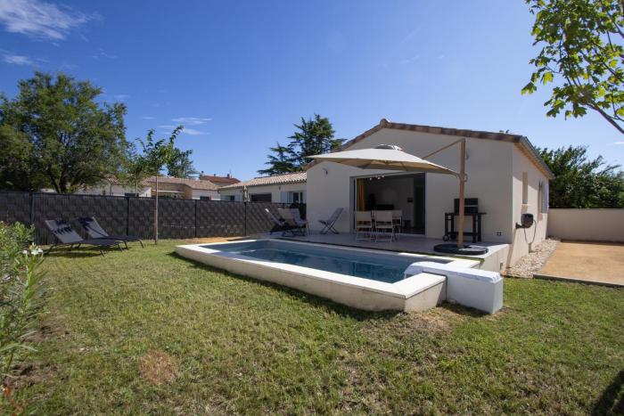 Villa de plain-pied au centre du village avec piscine privée