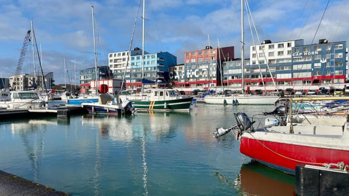 LEscale du Quai, Appartement calme sur le port de Courseulles