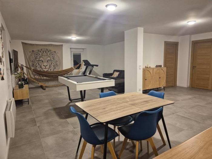 Appartement confort avec billard et rivière