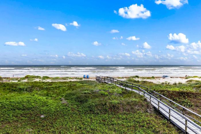 Beach Front Private Walk Over Family Friendly