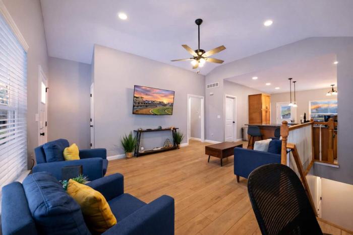3BR 2BA Home with King Queen & Twin Beds