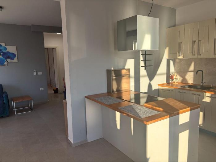 J&R APARTMENTS , Rana hedhun SHENGJIN