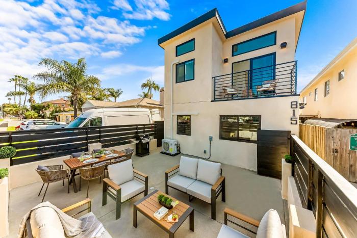 PB NEW BUILD l A Block from SAND