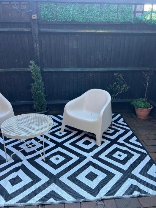 Gatwick 1 Bed Flat With Parking and Garden