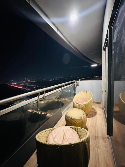 Luxe Riviera Suites Riverside & City View