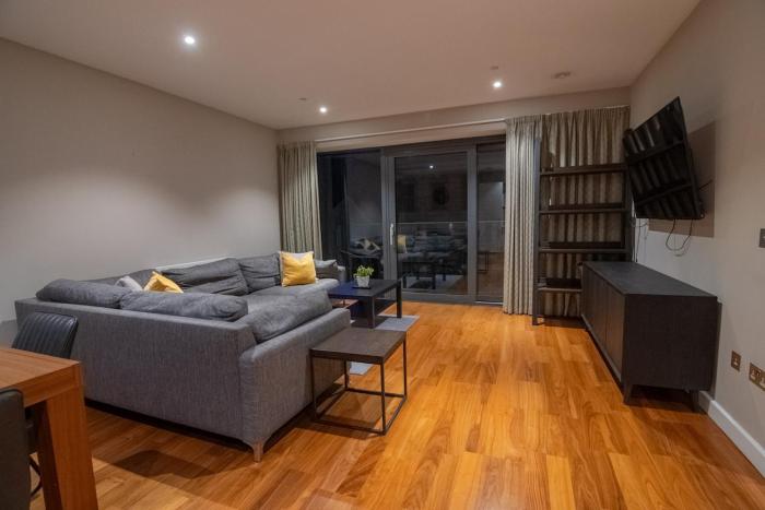 Bath St suite with Balcony