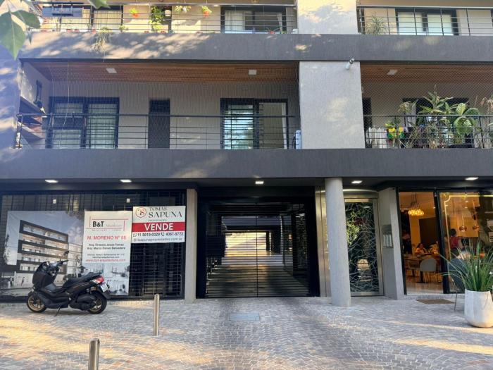 Monte Grande Family Stay - Balcón y parilla