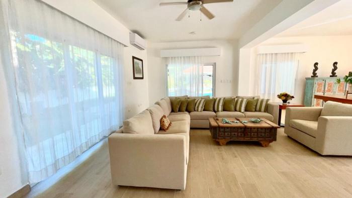 3BR Hideaway Lux Villa With Pool & beach Access At Playa Encuentro, Cabarete