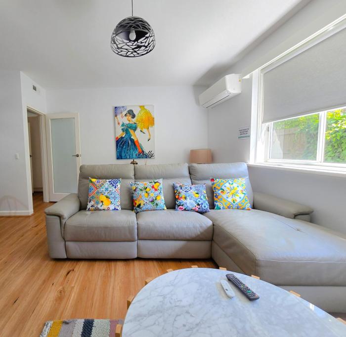 Unwind in style only 7km from CBD