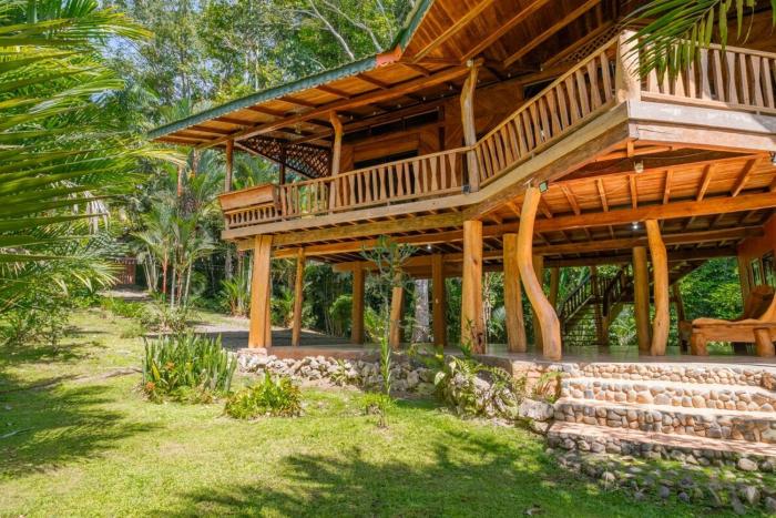 Charming Villa Surrounded by Nature Punta Uva