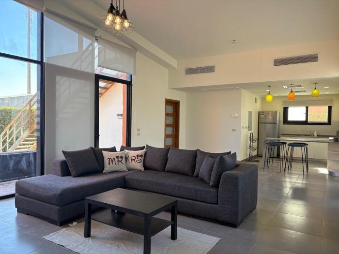 Luxury 2 BR Villa with garden - Baywest - somabay