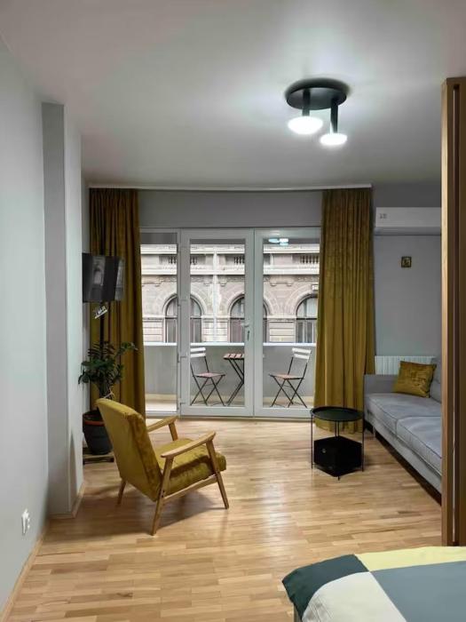 Double Studio near University Square 2 Balconies