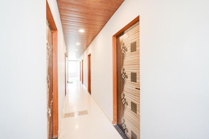 Hotel O by OYO Radha Residency