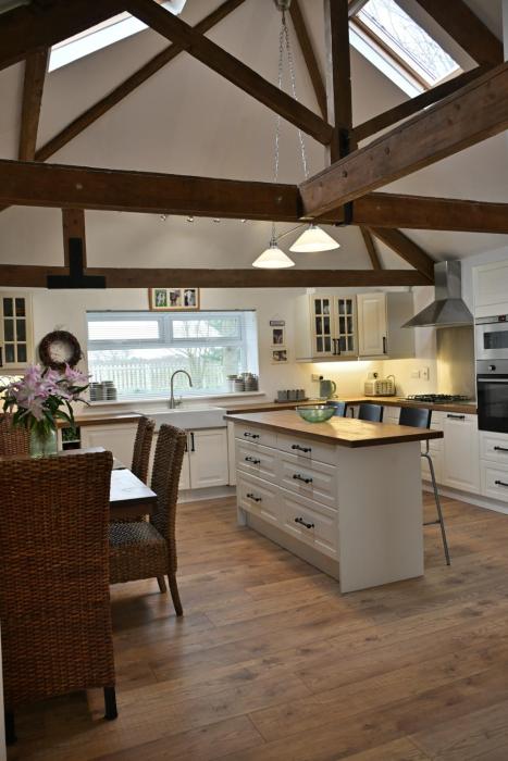 Stunning Barn Conversion next to Horse Field sleeps 10