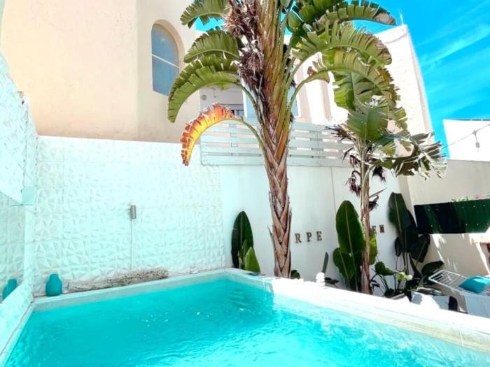 Villa com jacuzzi e piscina privada em Quarteira