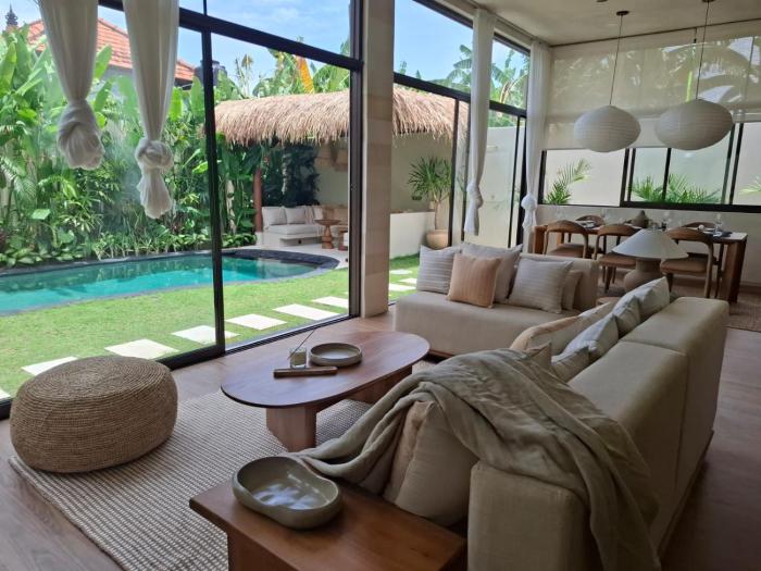 Tuntas Estate - 3 Bedroom Villas with Pools - Central Seminyak