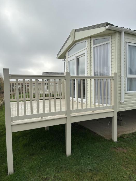 Cosy Caravan At Sand Le Mere Holiday Park In Yorkshire Ref 71054M