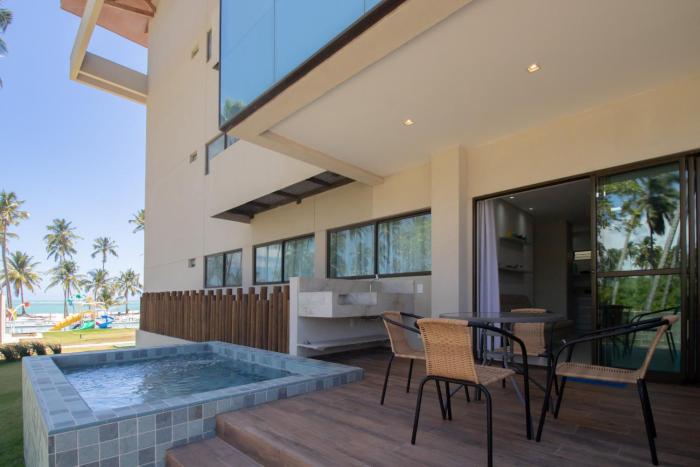 Apto Pé na Areia em Resort com Piscina Privativa