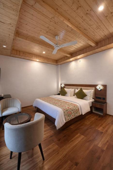 Room Near Mall Road Manali Central Stay