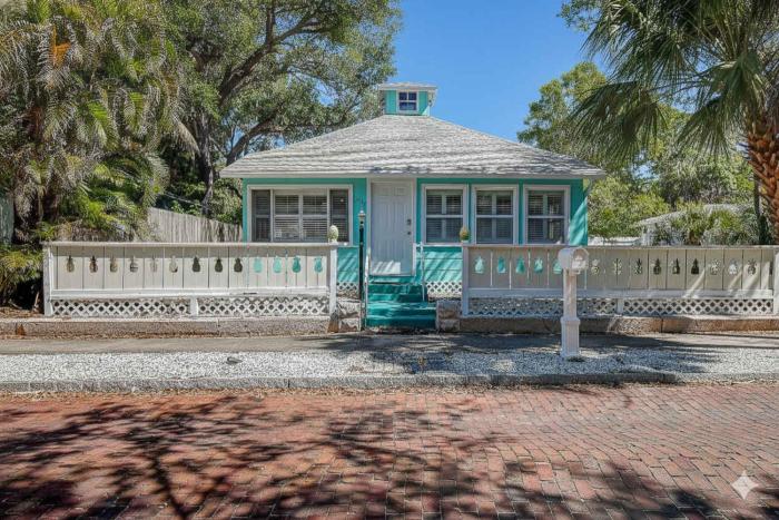Pineapple House