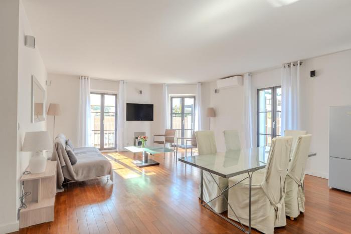 Rue d Antibes 2ch, 2 SDB, clim, balcon