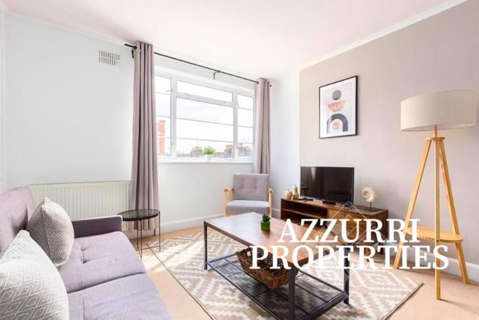 Short Stays 2 Bedroom Flat by Azzurri Properties Short Lets & Serviced Accommodation Hammersmith with Wi-Fi