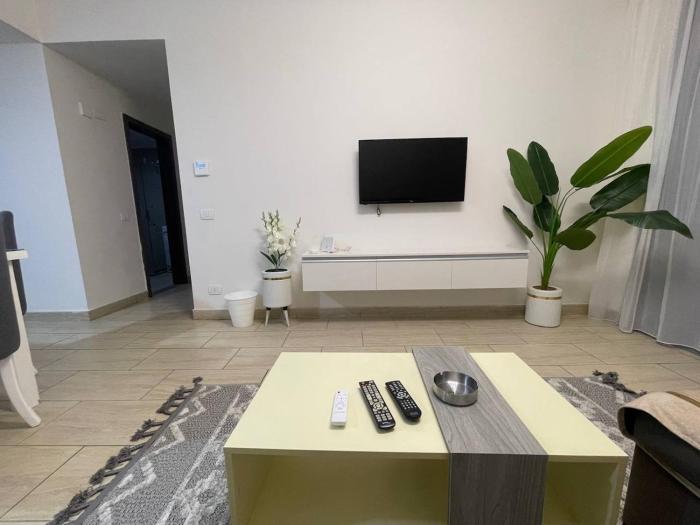 Mark one bedroom sea view