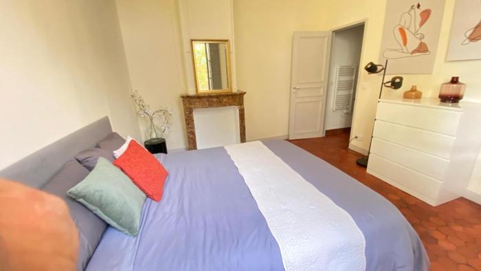 Bel appartement lumineux-Avignon centre, vue le Palais des Papes depuis la loggia