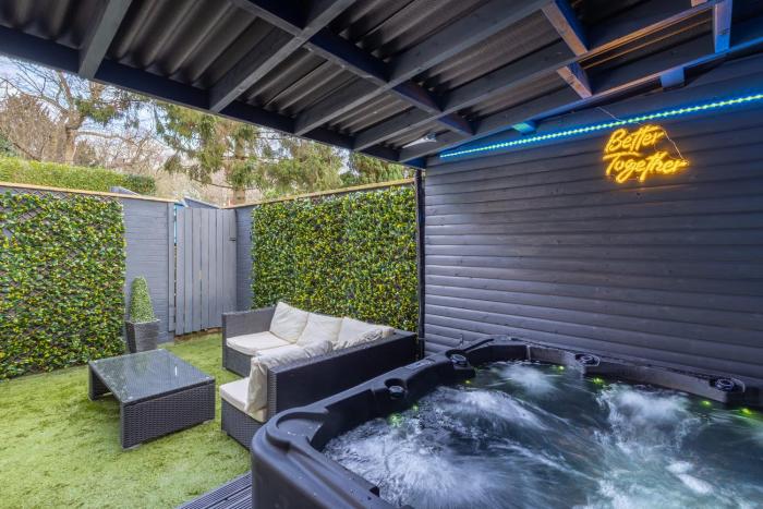 Harewood lodge hot tub retreat