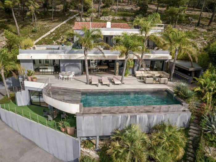 Contemporary Villa With Sea View In Hyères