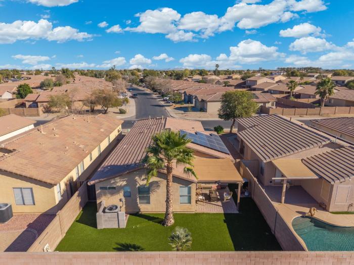 Spacious 3BR Home Patio Grill Sleeps 6 DT