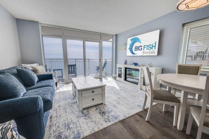 Bay Watch 2BR Oceanfront Condo w Hot tubs & Pools