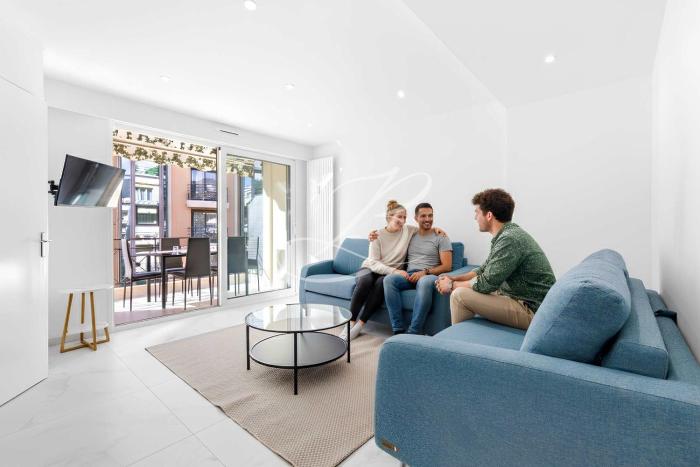 Le Maubourg - Cannes terrasse near Beaches