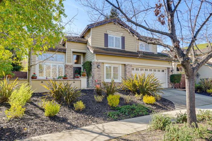 Fairfield Wine Country Getaway w Backyard Oasis!