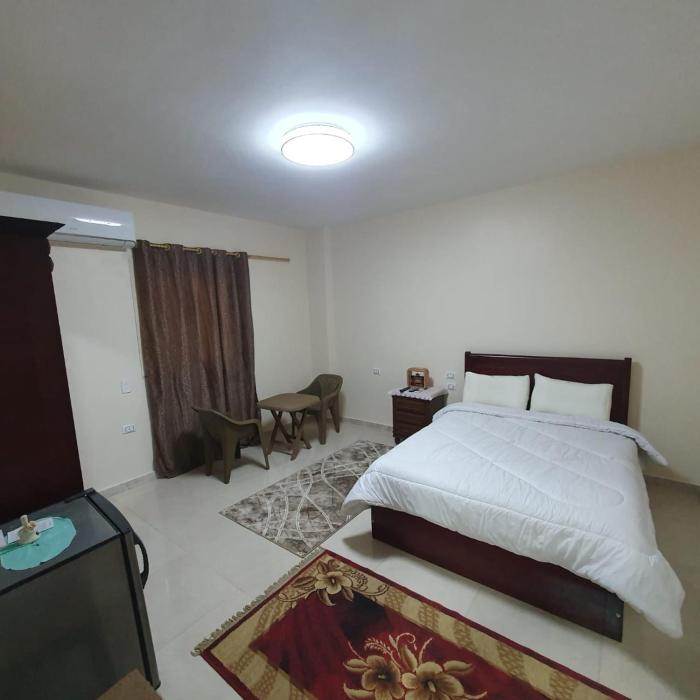 Basto Pyramids INN
